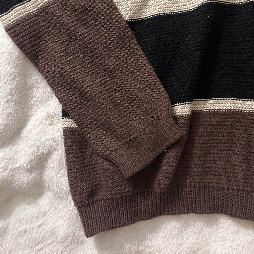 Collared Brown Sweater - image 5